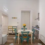 In Pieno Centro Storico Апарт-отель Неаполь