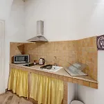 In Pieno Centro Storico Апарт-отель Неаполь