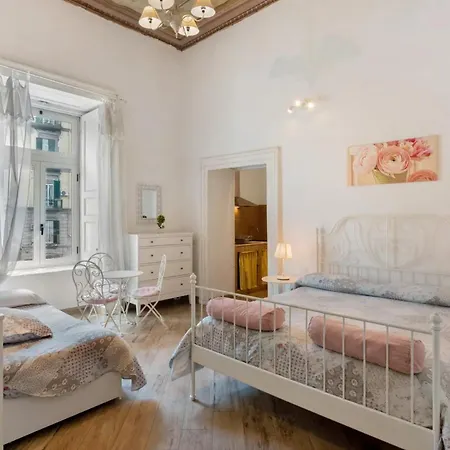 Aparthotel In Pieno Centro Storico Naples