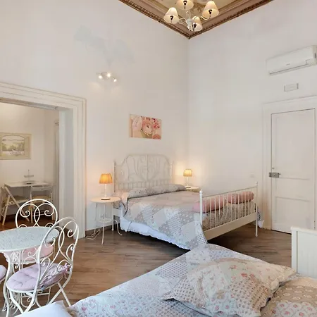 In Pieno Centro Storico Aparthotel 3*