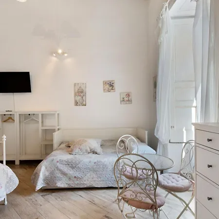 Aparthotel In Pieno Centro Storico 3*
