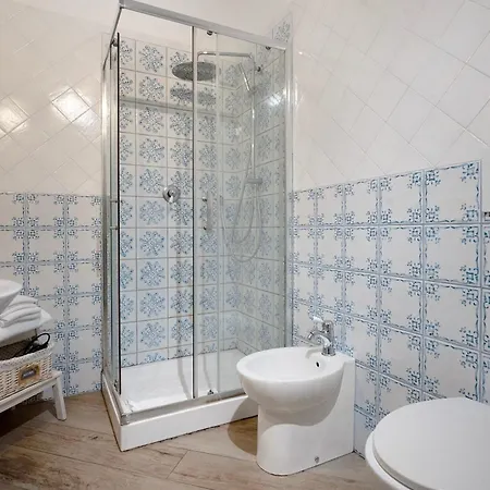 Aparthotel In Pieno Centro Storico Naples