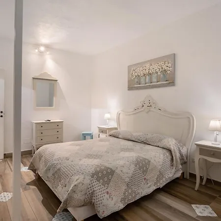 In Pieno Centro Storico Aparthotel Naples