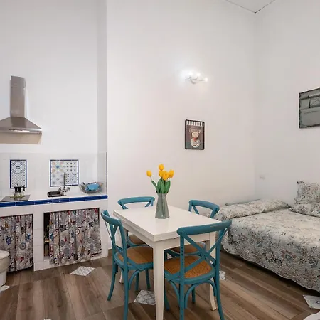 In Pieno Centro Storico Aparthotel 3*