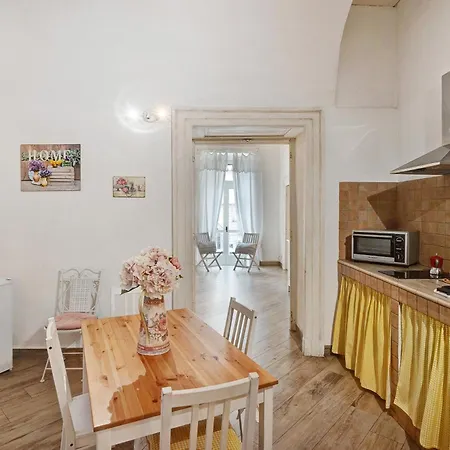 In Pieno Centro Storico Aparthotel 3*