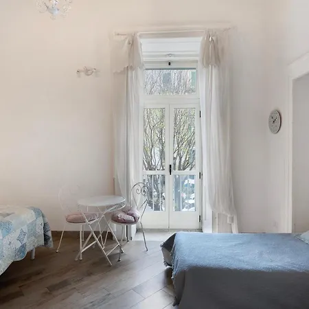 In Pieno Centro Storico Апарт-отель Неаполь