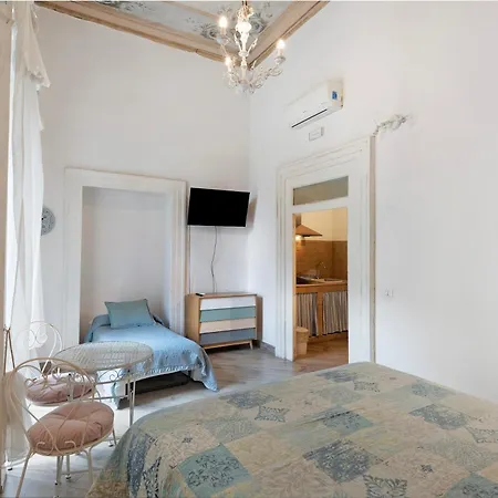 In Pieno Centro Storico 3* Неаполь