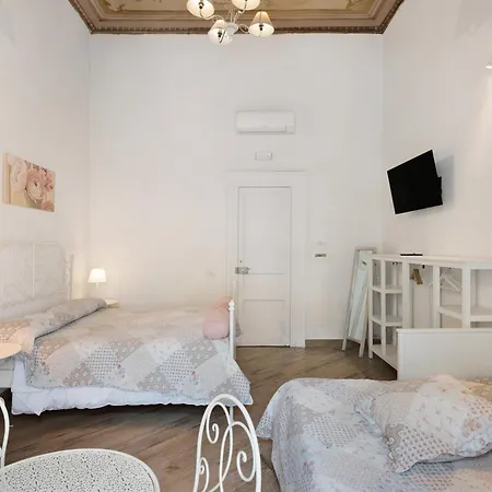 In Pieno Centro Storico 3* Неаполь