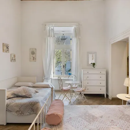 In Pieno Centro Storico 3* Неаполь