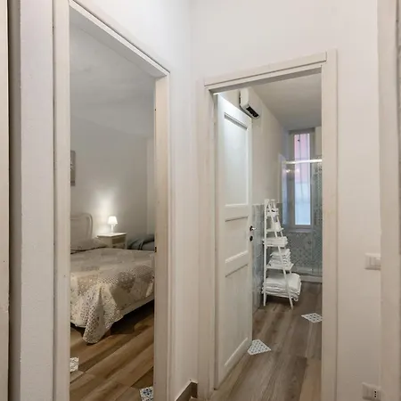 In Pieno Centro Storico Апарт-отель Неаполь