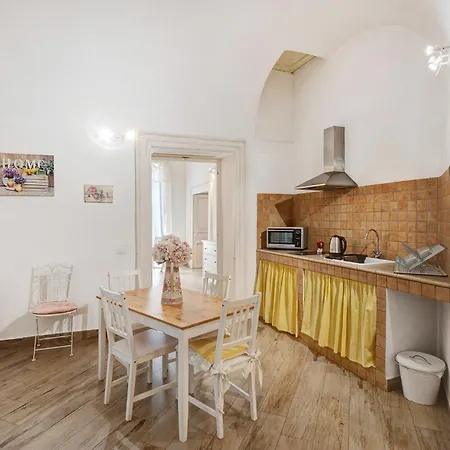 In Pieno Centro Storico 3* Неаполь